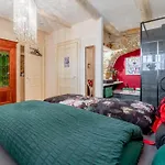 - Paradis De Provence