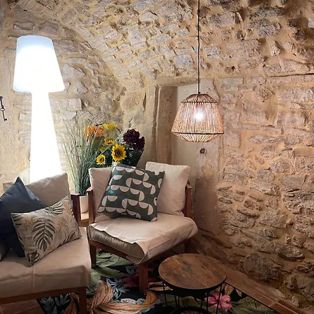 - Paradis De Provence *