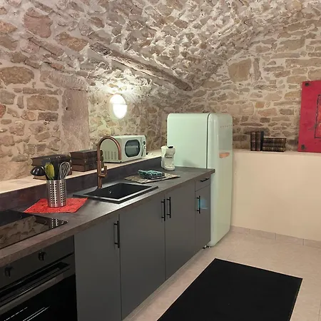 - Paradis De Provence