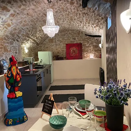 - Paradis De Provence