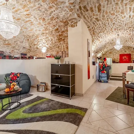 - Paradis De Provence