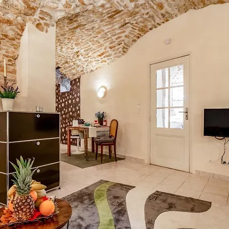 - Paradis De Provence