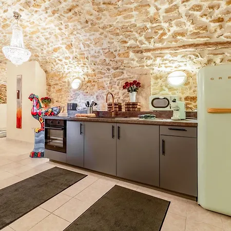- Paradis De Provence * Le Pin (Gard)