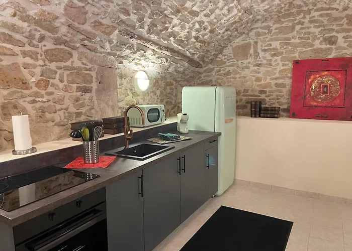 - Paradis De Provence