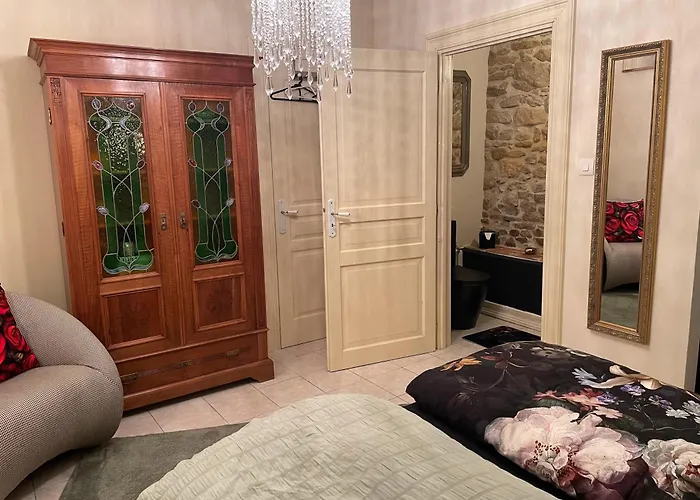 - Paradis De Provence